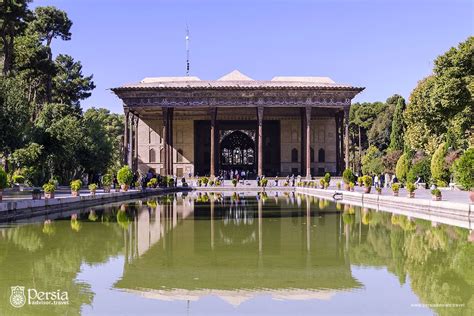 Le Chehel Sotoun: Un palais majestueux reflétant l'histoire de la Perse!