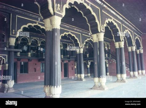   Le Palais de Tipu Sultan: Un Joyau Architectural d'Époque Mystique!