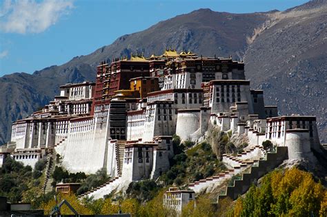 Le Palais du Potala: Un joyau architectural dominant Lhasa et témoin silencieux de l'histoire tibétaine !