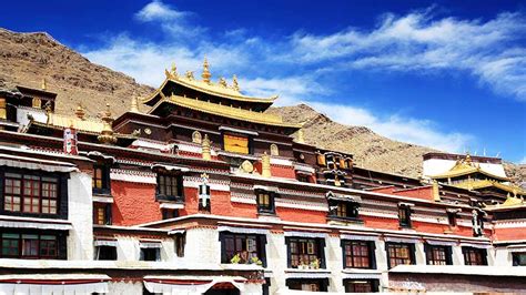 Le monastère de Tashilhunpo : Un joyau spirituel au cœur vibrant de Shigatse !